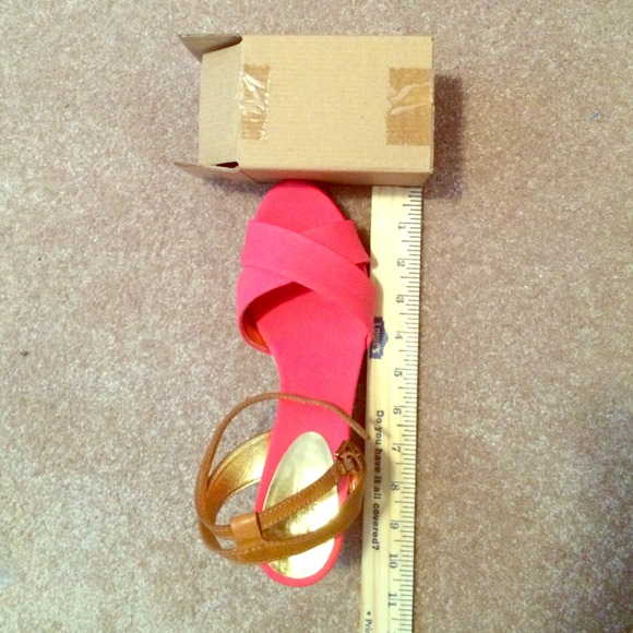 Coral sandal coach