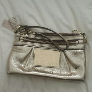 COACH Poppy Wristlet