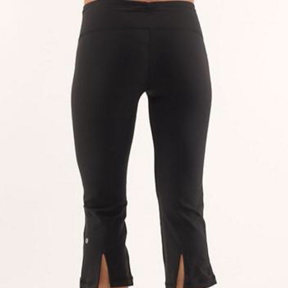 ***SOLD***Lululemon Gather and Crow crops