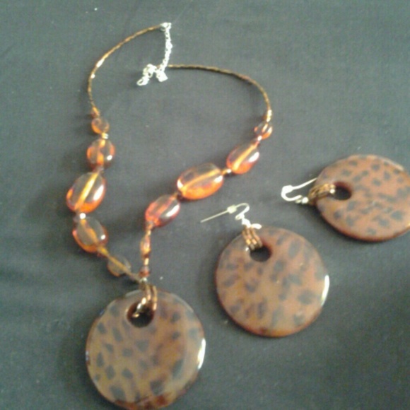 Necklace w earrings