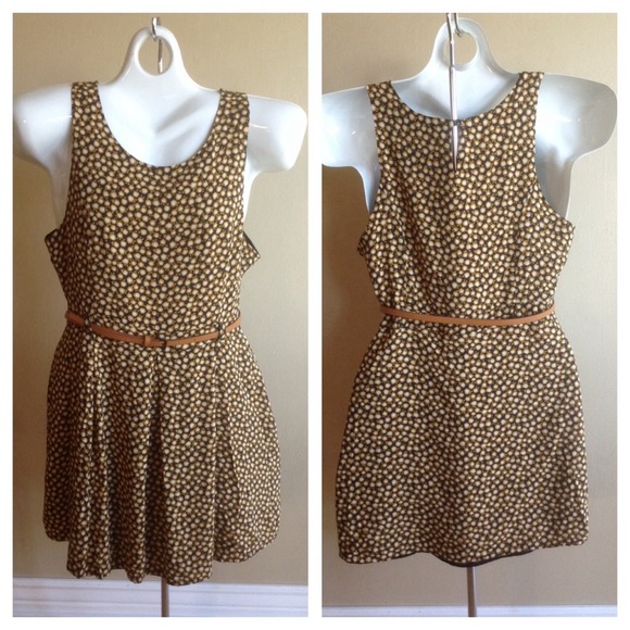 Apple Print Dress. - Picture 2 of 4