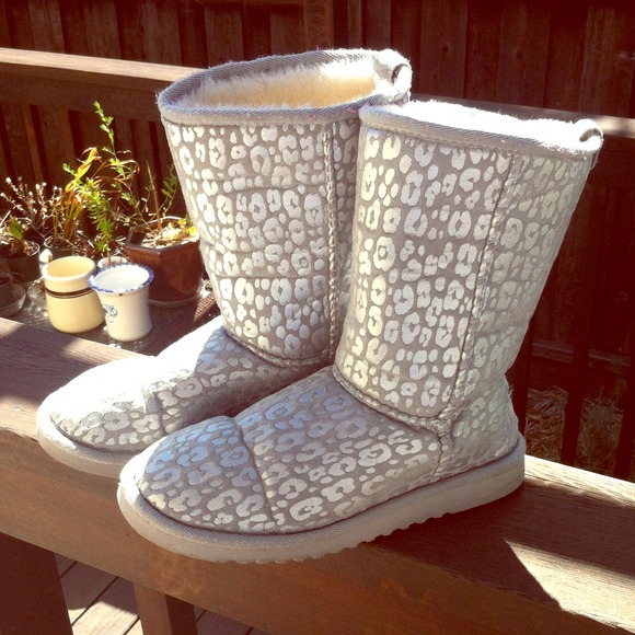 AÉROPOSTALE "UGG" CHEETAH PRINT BOOTS
