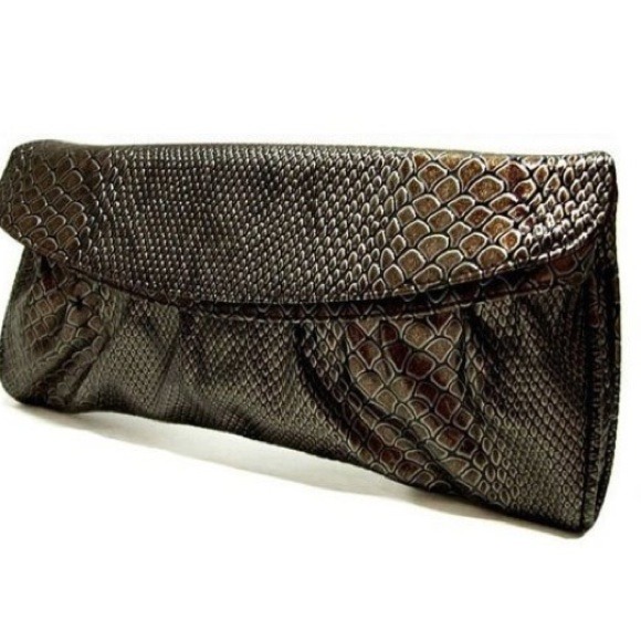 Snakeskin clutch