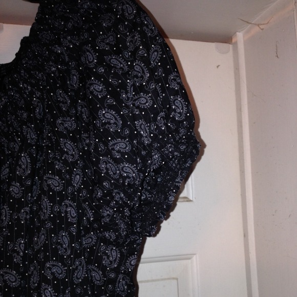Ladies' Top - Picture 2 of 3