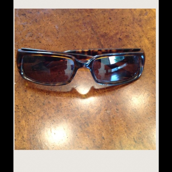 Authentic Gucci Sunglasses ??PRICE REDUCED?? main image 7