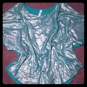 Metallic teal top ... Never Worn!!