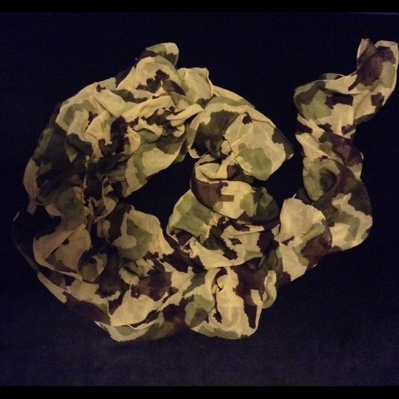 Camouflage scarf