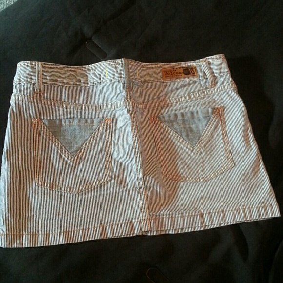 Volcom skirt - Picture 2 of 4