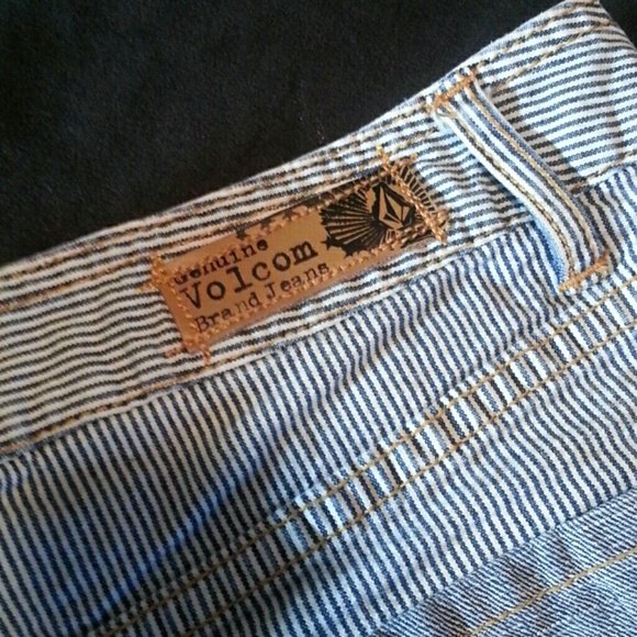 Volcom skirt - Picture 3 of 4