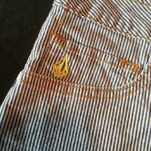 Volcom skirt - Picture 4 of 4