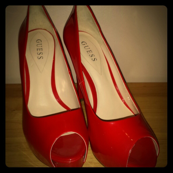 **Reserved** NWOT GUESS FIRE ENGINE RED