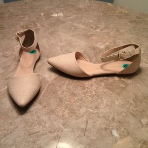 Chinese laundry pointed toe flats