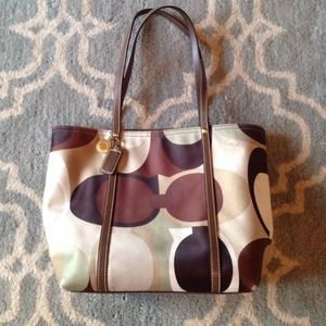 🎉HP 7/30 Total Trendsetter! Coach- 100% authentic