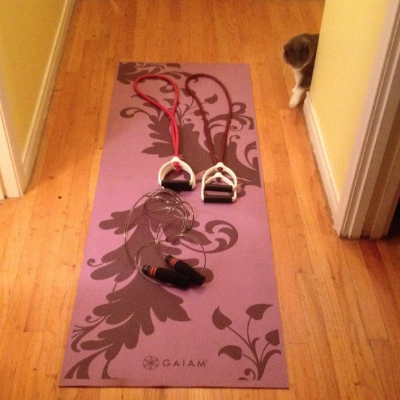 🔴Reserved🔴 mat, jump rope, & 2 resistance bands