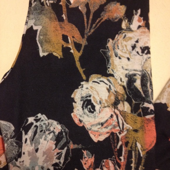 BDG flower pattern leggings❌SOLD❌ - Picture 2 of 3