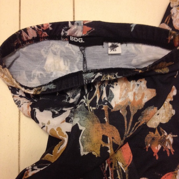 BDG flower pattern leggings❌SOLD❌ - Picture 3 of 3
