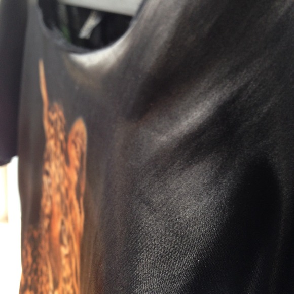 ✨SOLD✨Tiger silky top 🐯 - Picture 2 of 3