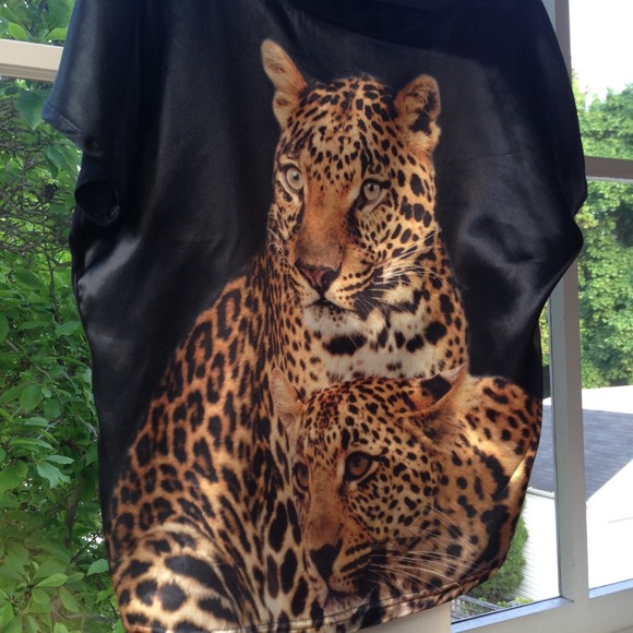 ✨SOLD✨Tiger silky top 🐯 - Picture 3 of 3