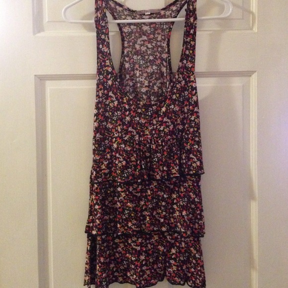 Cute Ruffled Tank - Picture 2 of 4