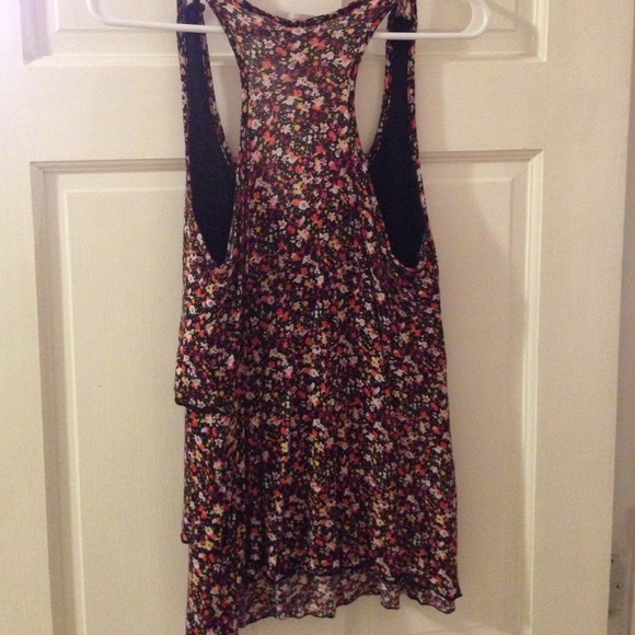 Cute Ruffled Tank - Picture 4 of 4