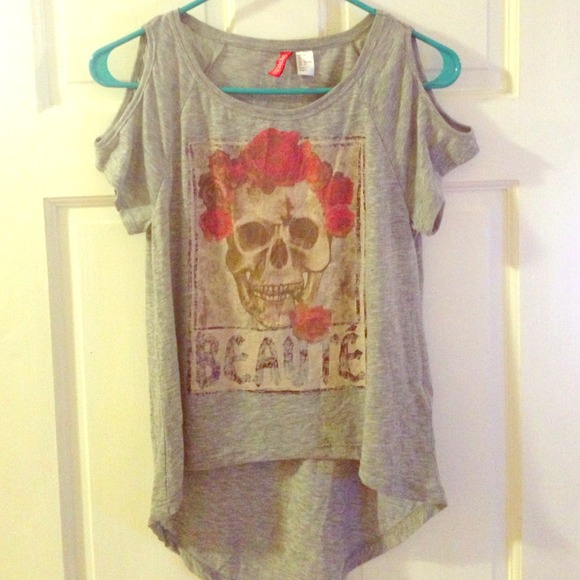Trendy NWOT High-Low Tee