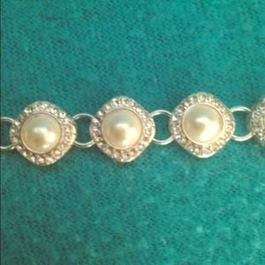 Diamond/pearl necklace