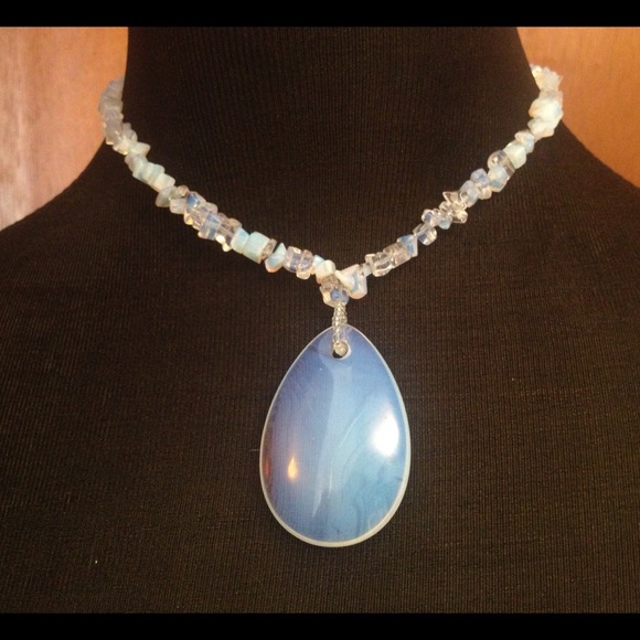 Jewelry - Glass Tinted Rock Choker Necklace