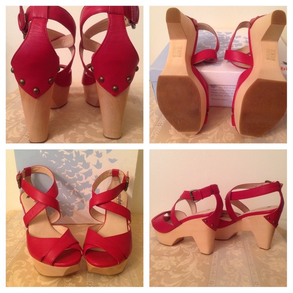 Farylrobin 'Omari' Red Leather Platform Sandals - Picture 3 of 4