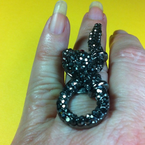 N. Snake Ring with red and black austrian crystals - Picture 2 of 4