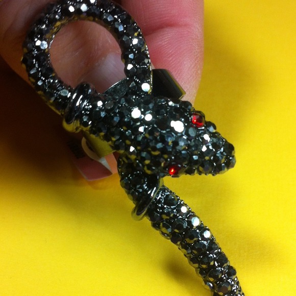 N. Snake Ring with red and black austrian crystals - Picture 3 of 4