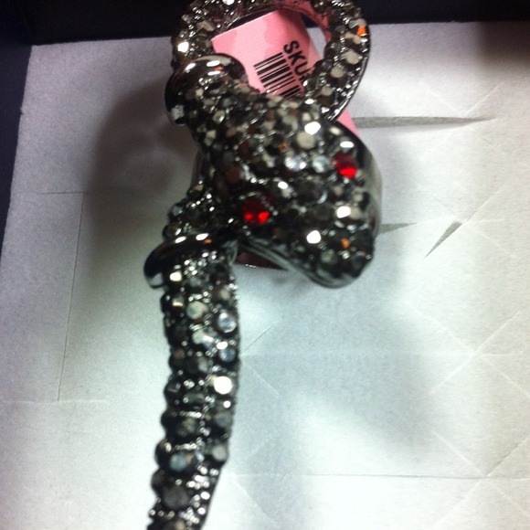 N. Snake Ring with red and black austrian crystals - Picture 4 of 4