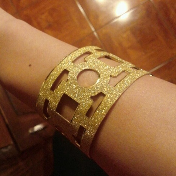 💢SOLD💢Cut off glitter cuff bracelet
