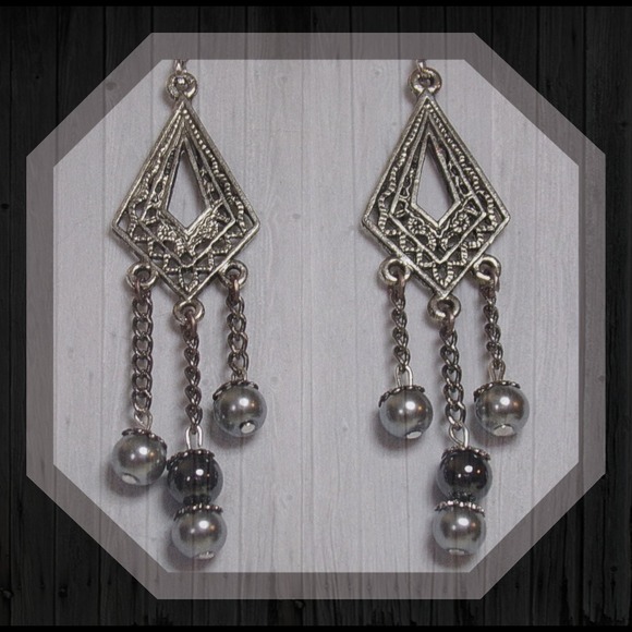 Handcrafted glass pearl & Hemalyke