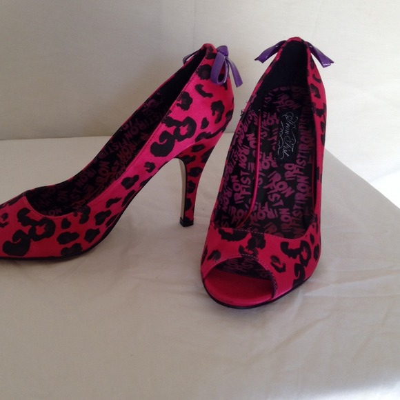 Heels - Picture 4 of 4