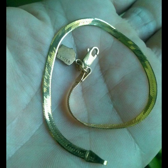 14K Yellow Solid Gold Herringbone Bracelet - Picture 2 of 3