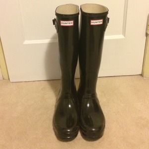 Black rain boot Hunters