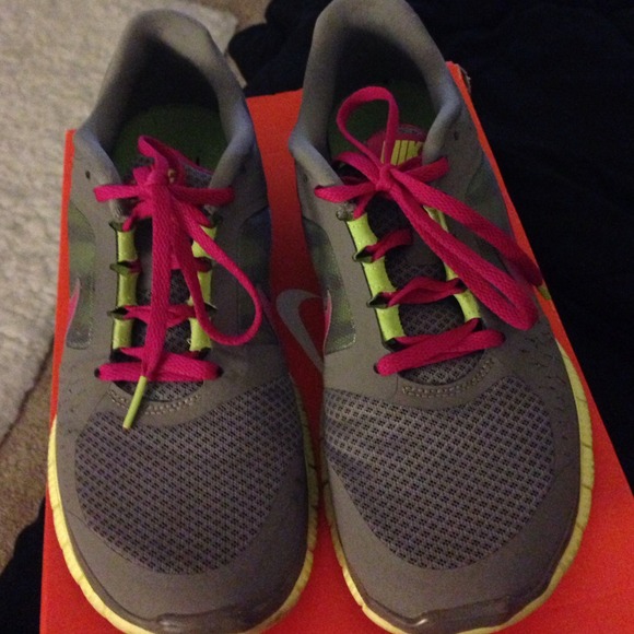 Shoes - Nike free runs ! 💛💕
