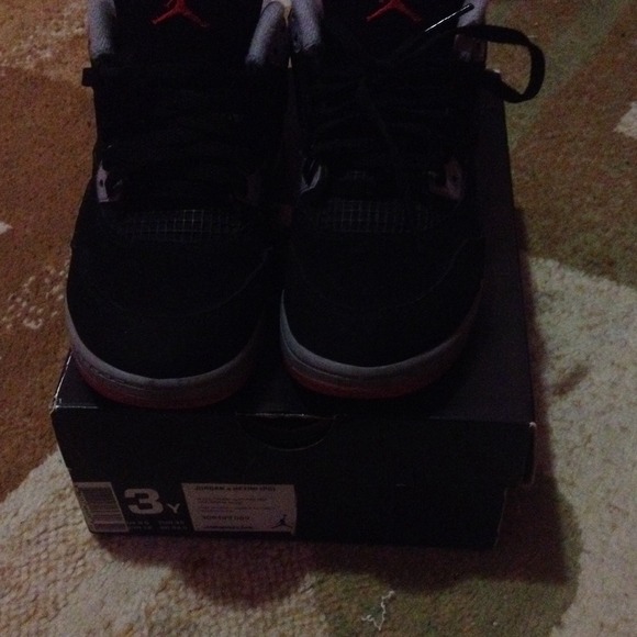 Jordan Bred 4's size 3y