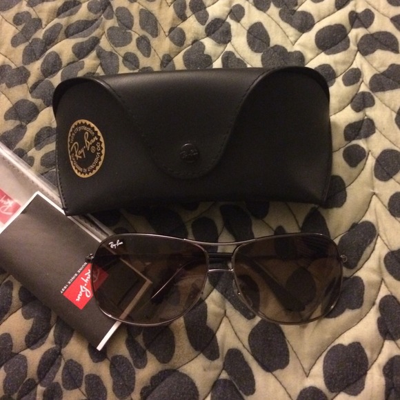 Authentic ray ban aviator sunglasses 🚫sold🚫