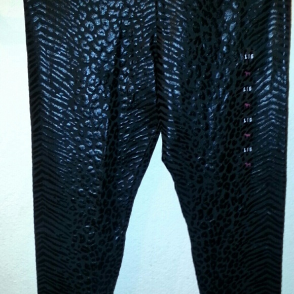 Black animal print legging