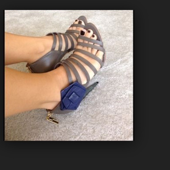 L.A.M.B. Rae 9 heels - Picture 4 of 4