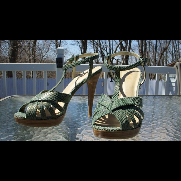 Levity Metallic Green Embossed T-Strap Sandal - Picture 2 of 3
