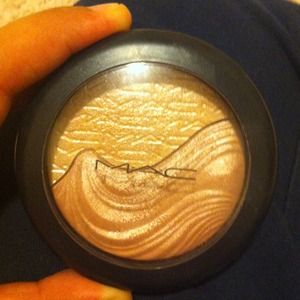 Mac definitely defined extra dimension skinfinish