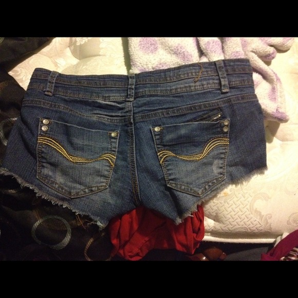 Shorts - Picture 2 of 3