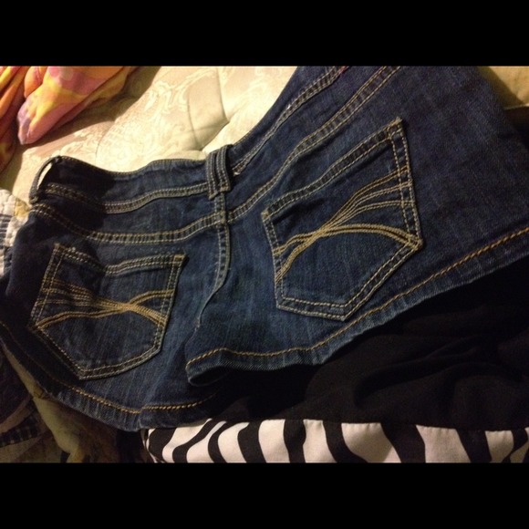 Shorts - Picture 2 of 3