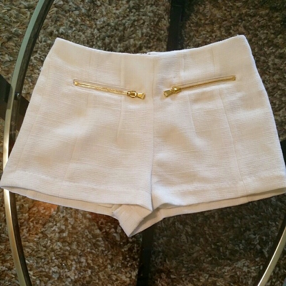 High waisted beige with white zipper shorts!