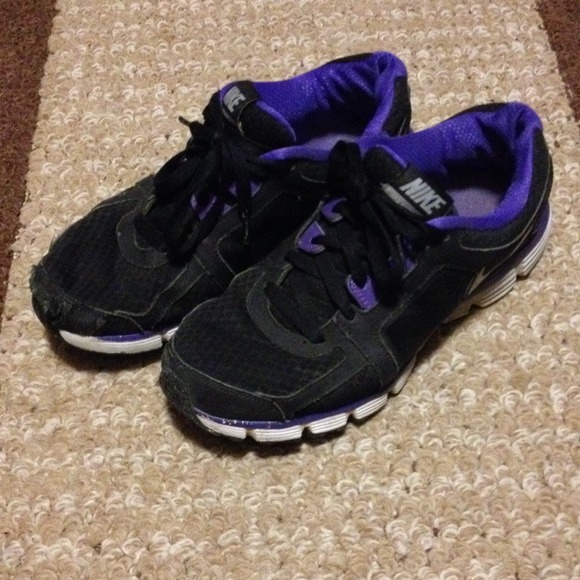 Nike Shoes - Nike tennis shoes sz 9