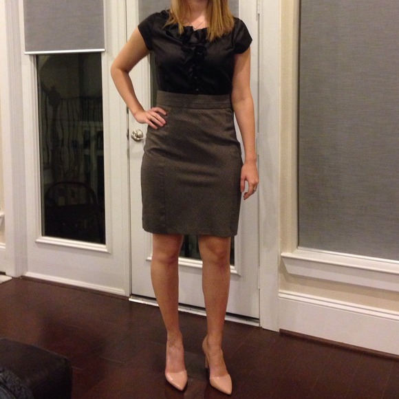 ⛔️Bundled⛔️ The Limited Empire Waist Dress - Picture 3 of 3