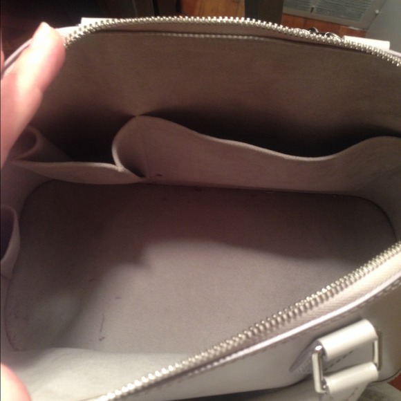 Authentic Louis Vuitton Alma Epi PM with Strap - Picture 4 of 4