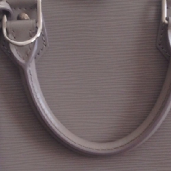 Authentic Louis Vuitton Alma Epi PM with Strap - Picture 3 of 4